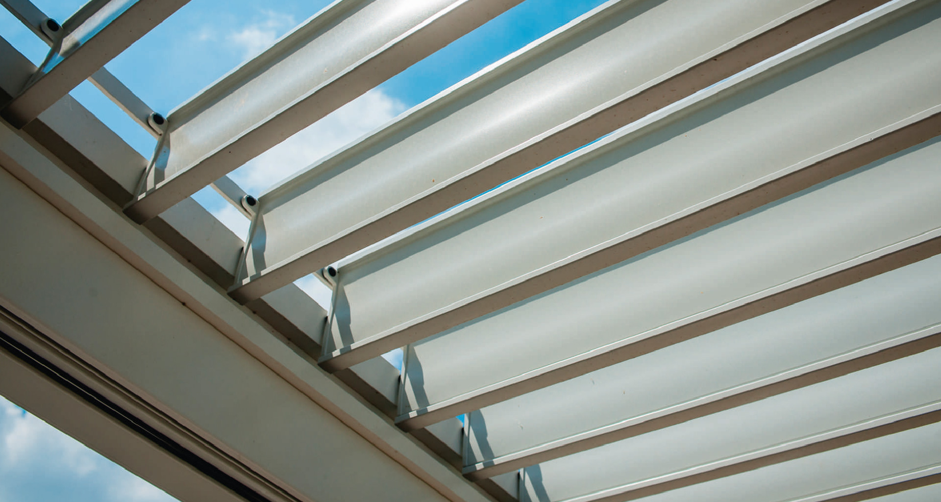 Bioclimatique avec lames orientables